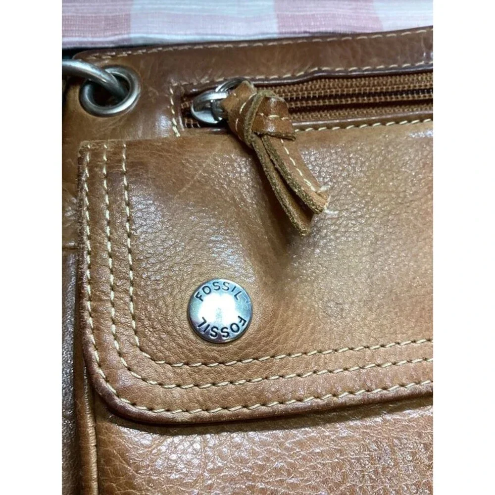 Fossil Vintage Y2K Leather Crossbody Purse Distressed & Worn Looking